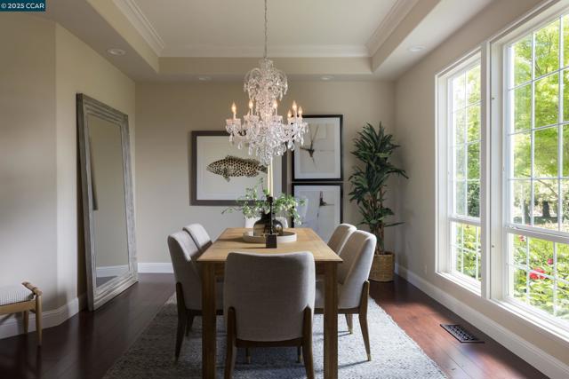 5427 Blackhawk Dr, Danville CA: https://media.crmls.org/mediaz/2b902c1d-4d1f-41dc-86f8-db1807eb9c0e.jpg