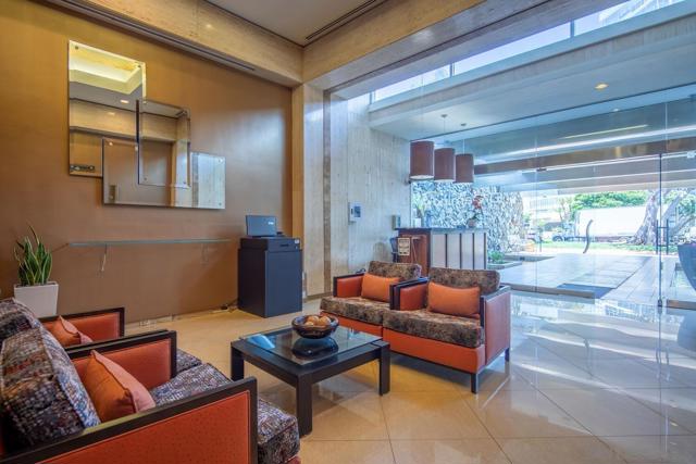 1830 Avenida Del Mundo, Coronado CA: https://media.crmls.org/mediaz/2b9040ed-c99e-427d-9a5c-4d35e05e868f.jpg