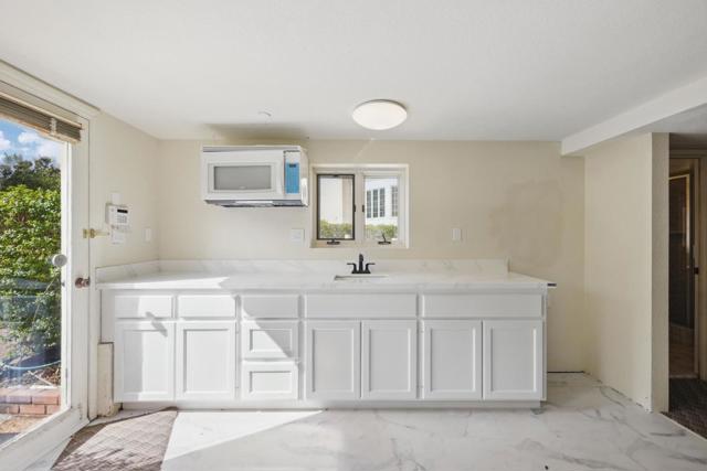 1035 Macadamia Drive, Hillsborough CA: https://media.crmls.org/mediaz/2b90a077-6c16-480b-a729-54b85a4b9a72.jpg