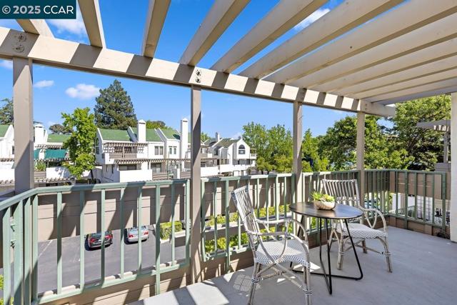 50 Mozden Ln, Pleasant Hill CA: https://media.crmls.org/mediaz/2b90a2f9-6a15-4bc0-a3ad-d9acd74376e4.jpg