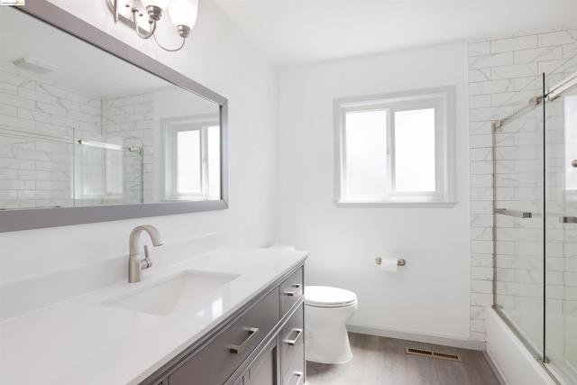 2921 Anderson Ln, Brentwood CA: https://media.crmls.org/mediaz/2b91100c-a97f-470e-b194-151bb0161469.jpg