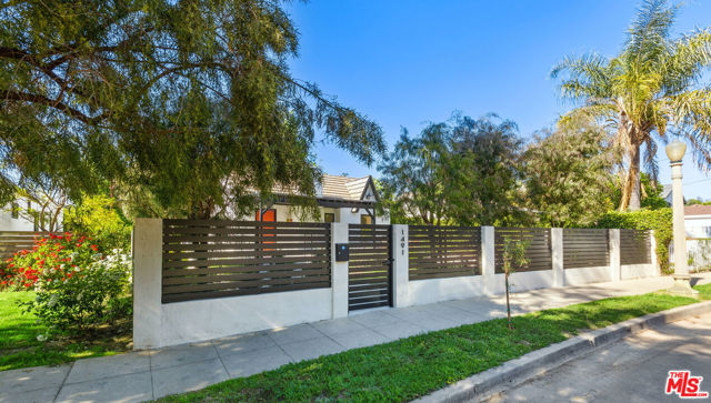 1491 Oak Grove Drive, Los Angeles CA: https://media.crmls.org/mediaz/2b915d81-7976-4653-8383-53262d44d0b6.jpg