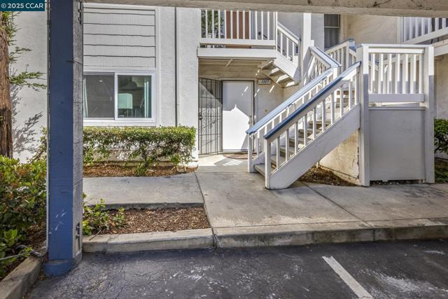 1117 Indian Summer Ct, San Jose CA: https://media.crmls.org/mediaz/2b9182c3-5fb8-4e77-84ad-152f71ce3c13.jpg