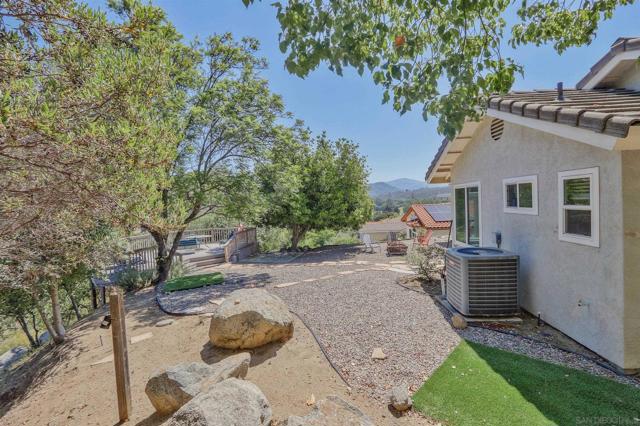 15549 Vista Vicente Dr, Ramona CA: https://media.crmls.org/mediaz/2b91a197-a750-4d2e-adc9-179f647c3905.jpg