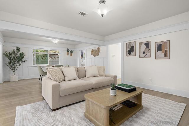 311 B Ave, Coronado CA: https://media.crmls.org/mediaz/2b922a33-8bf2-4842-9334-916620102a10.jpg