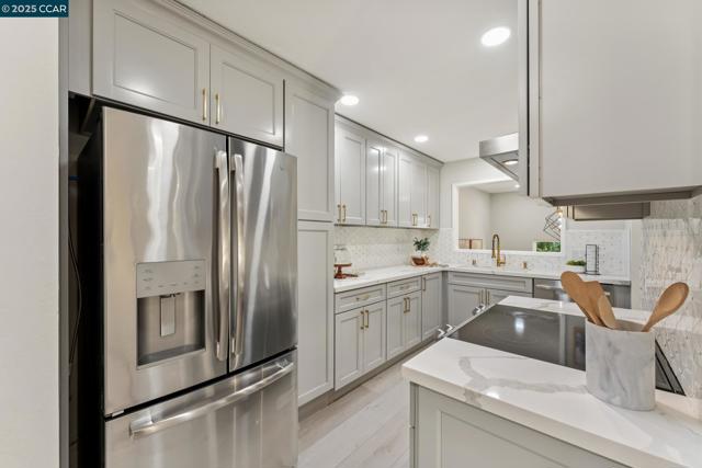 332 Kinross Dr, Walnut Creek CA: https://media.crmls.org/mediaz/2b9254b8-d0f3-4f95-a44b-d446c381241c.jpg