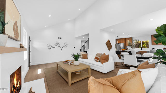 Detail Gallery Image 4 of 23 For 2283 Northpark St, Thousand Oaks,  CA 91362 - 4 Beds | 3/1 Baths