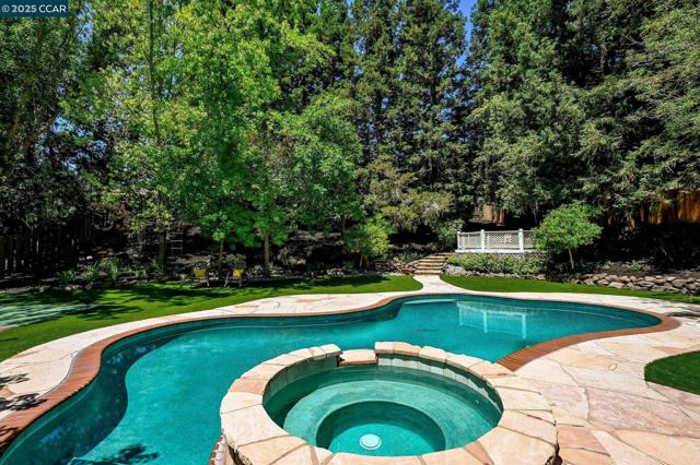 2145 Deer Oak Way, Danville CA: https://media.crmls.org/mediaz/2b92f2fa-d08f-4328-91c6-2a2e4291a0da.jpg
