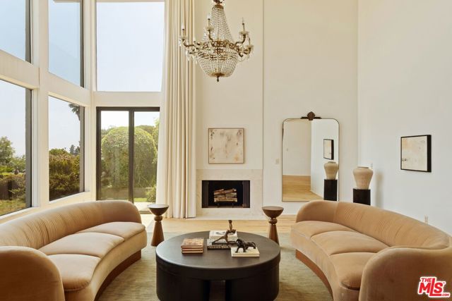 2341 N Hobart Boulevard, Los Angeles CA: https://media.crmls.org/mediaz/2b93280e-fd02-45e2-8b8d-df2853f53100.jpg