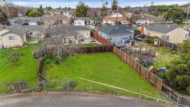 36517 Cherry St, Newark CA: https://media.crmls.org/mediaz/2b9401fb-5fbf-4be5-af34-3afe71295f29.jpg