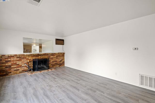 2935 Pine Valley Rd, San Ramon CA: https://media.crmls.org/mediaz/2b941541-9620-421a-a591-f90a1451ebd5.jpg