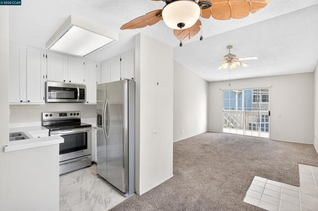 15 Glenwood, Hercules CA: https://media.crmls.org/mediaz/2b943912-aa9c-446b-9b1c-a80a27aaa88f.jpg