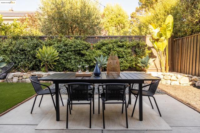 5734 Maccall St, Oakland CA: https://media.crmls.org/mediaz/2b9460bc-8e3e-4469-b1ed-383264d2fb45.jpg