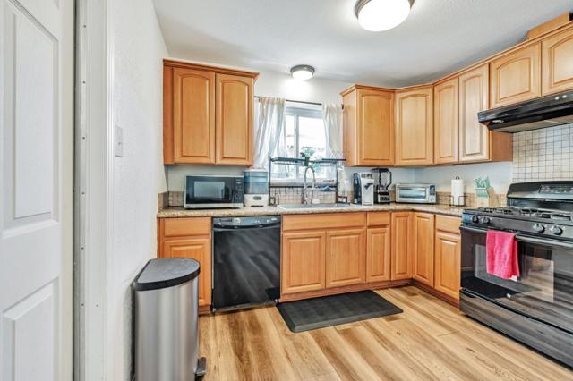 2105 Geneva Drive, Modesto CA: https://media.crmls.org/mediaz/2b94b31a-b20c-4727-a335-86c3f26b4d52.jpg