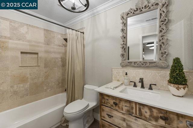 82 BEAR PLACE, Clayton CA: https://media.crmls.org/mediaz/2b952488-0245-493e-aa27-28c08e9a64d2.jpg