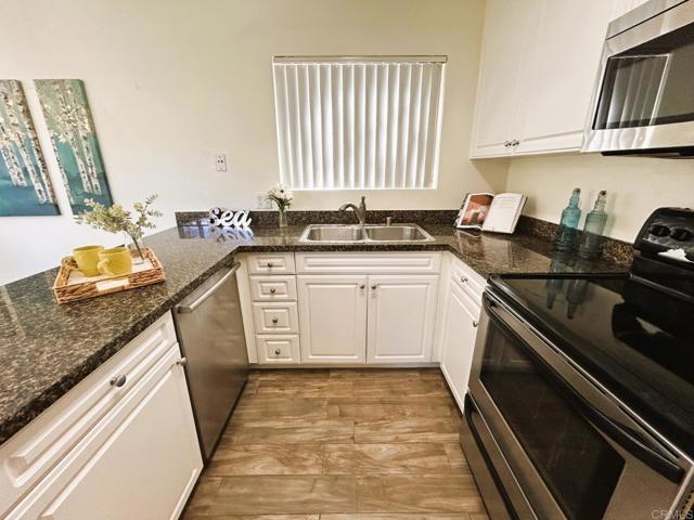 Detail Gallery Image 10 of 46 For 17159 W Bernardo Dr #103,  San Diego,  CA 92127 - 2 Beds | 2 Baths