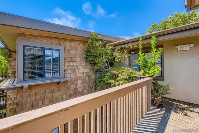 8840 Villa La Jolla Dr, La Jolla CA: https://media.crmls.org/mediaz/2b95ebcd-7487-456a-a984-096c21c47456.jpg