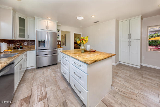 2767 Brookhill Street, La Crescenta CA: https://media.crmls.org/mediaz/2b9666e0-d5d0-40ba-b6cf-da0697a68f19.jpg