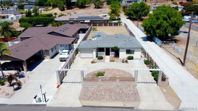5361 Central Ave, Bonita CA: https://media.crmls.org/mediaz/2b970754-7653-4a96-b5d6-a83fd0dfd853.jpg
