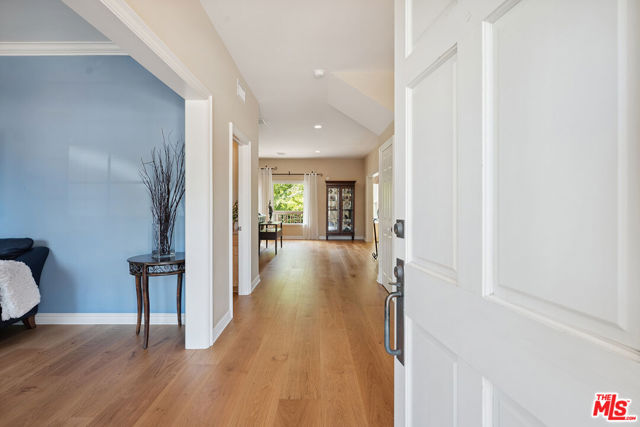 23040 Blue Bird Drive, Calabasas CA: https://media.crmls.org/mediaz/2b97245c-a3e1-4090-ae48-a58f3303e9d5.jpg