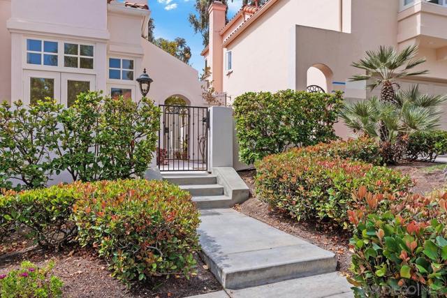 13563 Caminito Carmel, Del Mar CA: https://media.crmls.org/mediaz/2b979cb6-ac48-49a9-bfc7-56a50b8e15b4.jpg