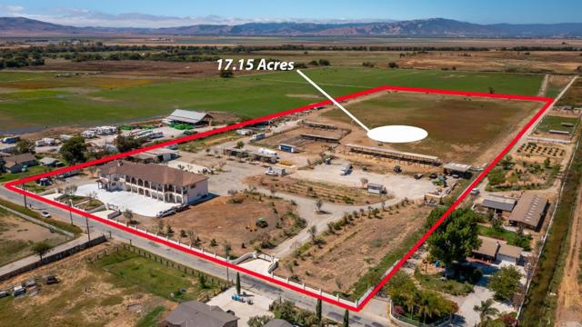 8440 Lovers Lane, Hollister CA: https://media.crmls.org/mediaz/2b97d21b-dac3-48f7-b8c7-3495756c71db.jpg