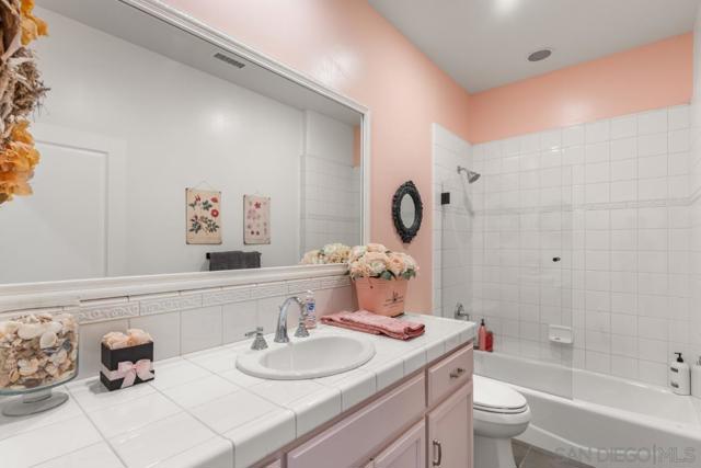 1195 Via Encinos, Fallbrook CA: https://media.crmls.org/mediaz/2b97e4df-95ed-413c-a0cb-bef6ed6d285e.jpg