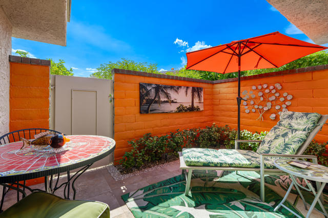 35983 Paseo Circulo E, Cathedral City CA: https://media.crmls.org/mediaz/2b9890c5-746b-4a33-b5d4-c9966d36f349.jpg