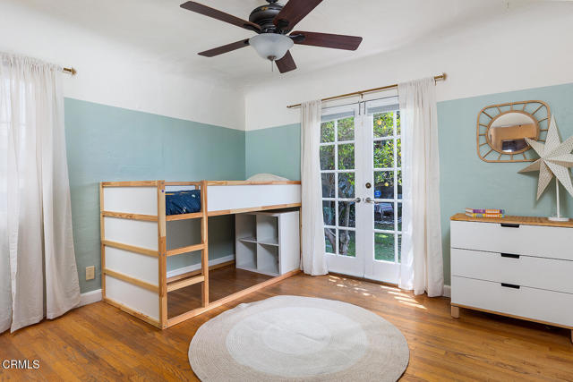 11074 Emelita Street Street, Los Angeles CA: https://media.crmls.org/mediaz/2b9895ef-b2ed-48d6-856d-c6d3a57eda26.jpg