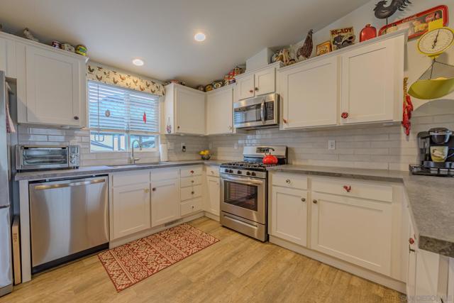24550 Adams Ave, Murrieta CA: https://media.crmls.org/mediaz/2b98ec9d-b954-4ae9-bd5a-12cbba4ba228.jpg