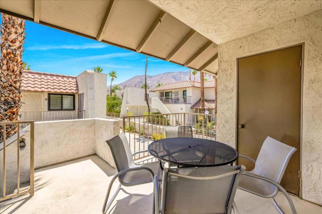 1870 N Mira Loma Way, Palm Springs CA: https://media.crmls.org/mediaz/2b98f540-ec4c-44cb-a24f-ec895d49e636.jpg