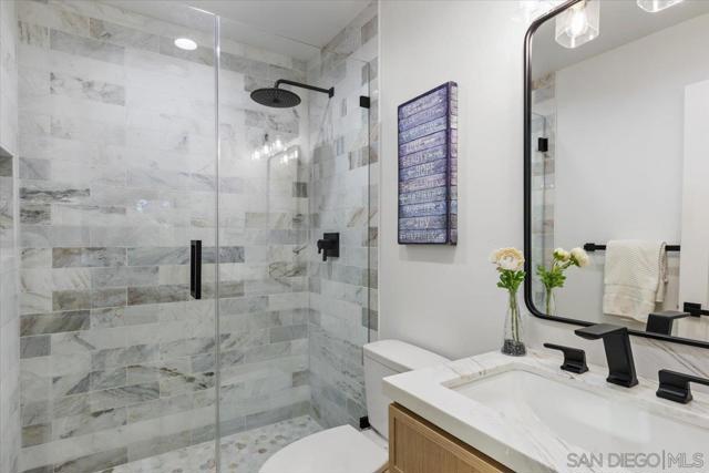 2196 Kirkcaldy Rd, Fallbrook CA: https://media.crmls.org/mediaz/2b992e46-a329-4682-ae32-32e42cb5e76c.jpg