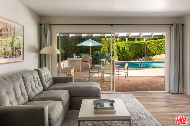 3818 Hollyline Avenue, Sherman Oaks CA: https://media.crmls.org/mediaz/2b9954ed-2021-4ccf-bed4-0440f1686d1d.jpg