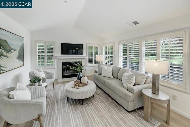 2504 Saklan Indian Dr, Walnut Creek CA: https://media.crmls.org/mediaz/2b99aa5f-3700-427e-8f1d-7a6ab3e3b4c1.jpg