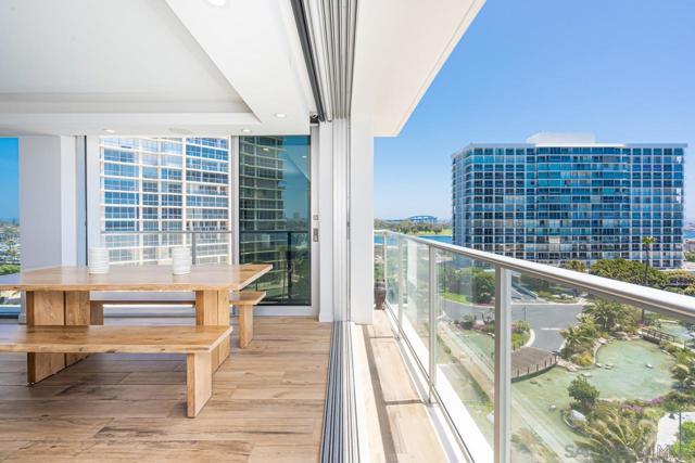1760 Avenida Del Mundo, Coronado CA: https://media.crmls.org/mediaz/2b9a0301-646b-4f49-887c-c4b5aeecda8f.jpg