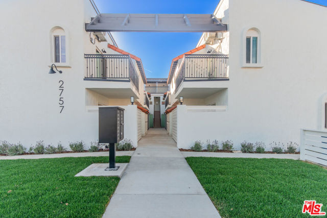2757 Andreo, Torrance CA: https://media.crmls.org/mediaz/2b9a3612-90da-4c33-a308-8c2a19fe6ced.jpg