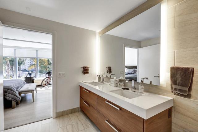 888 W E St, San Diego CA: https://media.crmls.org/mediaz/2b9a8ef6-48a6-4b02-8ea5-b8c0a570128f.jpg