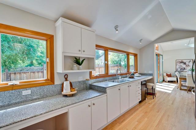 1625 Hazelaar Way, Los Altos CA: https://media.crmls.org/mediaz/2b9ac10d-f083-4033-91ef-66751bbdbed2.jpg