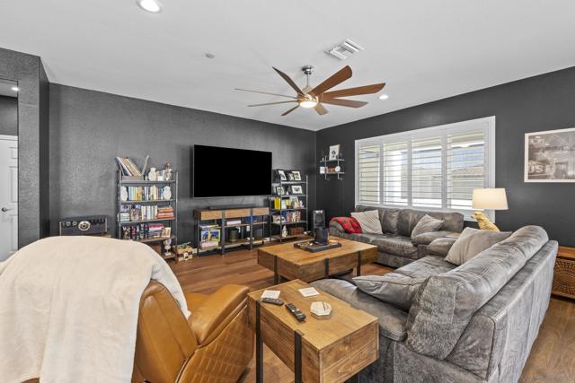 28382 Hopscotch dr,  CA: https://media.crmls.org/mediaz/2b9b1725-e451-4037-a76f-e69880d53e49.jpg