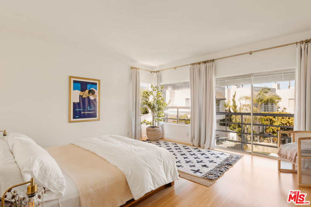 https://media.crmls.org/mediaz/2b9b8786-ed39-4bcd-83e1-98f9e8a81cd8.jpg?preset=X-Large