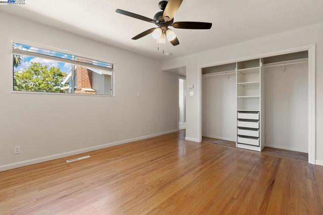 5221 Roxanne Ct, Livermore CA: https://media.crmls.org/mediaz/2b9d6c4e-70b2-48b5-98f3-cac37baf99bc.jpg