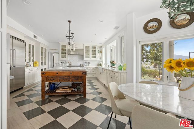 4001 Clarinda Drive, Tarzana CA: https://media.crmls.org/mediaz/2b9d8f0c-cfc8-4557-bc49-a75d68782f33.jpg