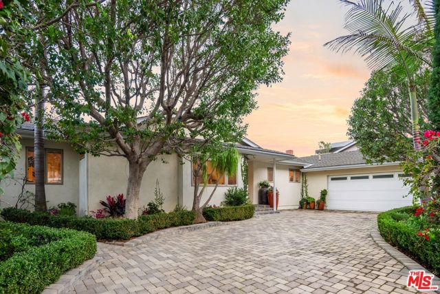 968 Kenfield Avenue, Los Angeles CA: https://media.crmls.org/mediaz/2b9de33a-7824-4527-bdd5-cfe82d6ff7d8.jpg