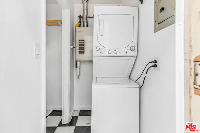 5918 3/4 Willoughby Avenue, Los Angeles CA: https://media.crmls.org/mediaz/2b9e5175-6c91-430e-a7a0-c66256292b9f.jpg