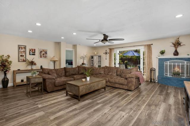 14643 Evening Star Dr, Poway CA: https://media.crmls.org/mediaz/2b9ee4ff-d960-42b4-a475-376755af51d4.jpg