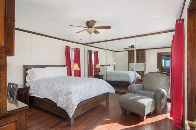 20 S Cays Ct, Coronado CA: https://media.crmls.org/mediaz/2b9f0724-ef35-4fd0-85fb-95920975feb1.jpg