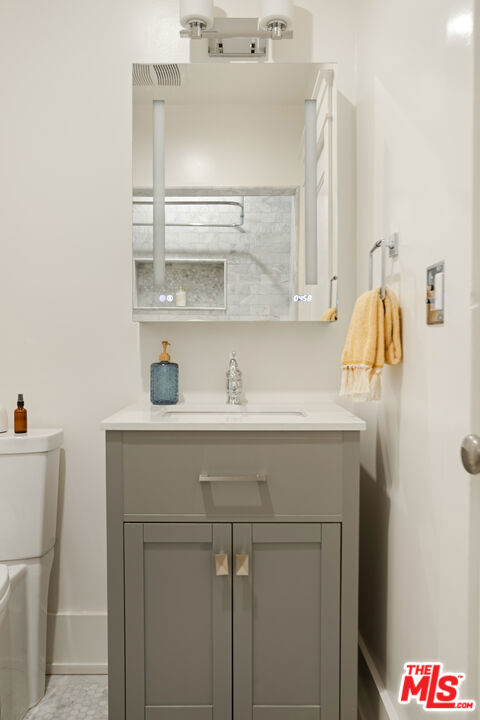225 S Ardmore Avenue, Los Angeles CA: https://media.crmls.org/mediaz/2b9f475b-f326-4507-8aac-5a549975c5d2.jpg