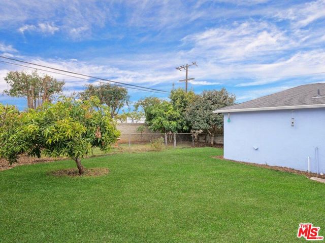 518 N 18th Street, Montebello CA: https://media.crmls.org/mediaz/2b9f9bfd-1a39-47f4-826b-63dcd390a602.jpg