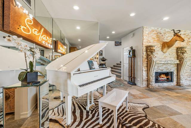 210 Desert Lakes Drive, Rancho Mirage CA: https://media.crmls.org/mediaz/2ba0a331-14c1-48dc-922e-f12ce3f49c67.jpg