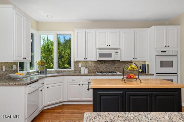 1706 Abbotsbury Street, Westlake Village CA: https://media.crmls.org/mediaz/2ba1f775-5b2b-453e-b9ab-2c10b40f05a0.jpg